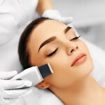 Ультразвуковая чистка лица: плюсы, минусы, показания и противопоказания