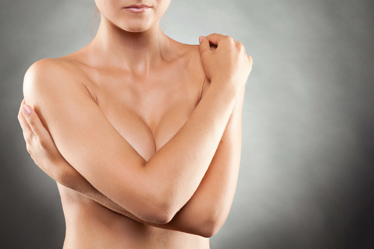 Тубулярная грудь у женщин: как выглядит и как исправить с операцией и без